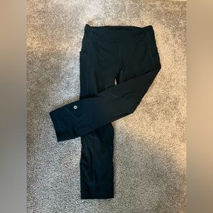 EUC lululemon crop leggings w/ pockets!
